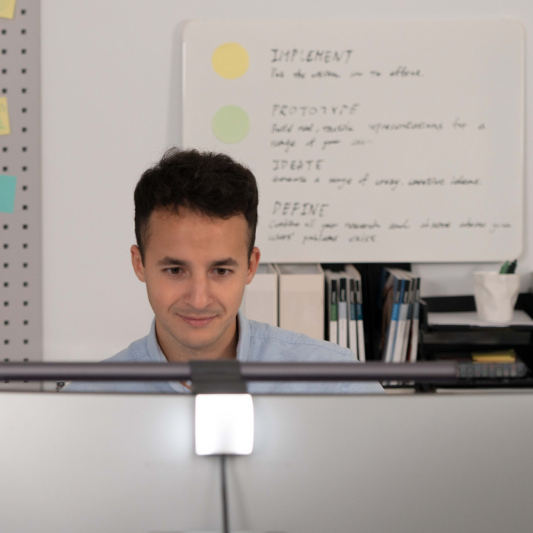 BenQ Screenbar Halo screen-mounted lighting system BenQ Screenbar Halo screen-mounted lighting system