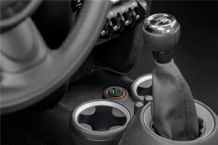 Goobay Dual USB snabbladdare för bil Lightning (27 W) laddningsadapter för bil med 1x USB-C™ och 1x USB-A, USB-C™ Lightning-kabel, 1 m, svart