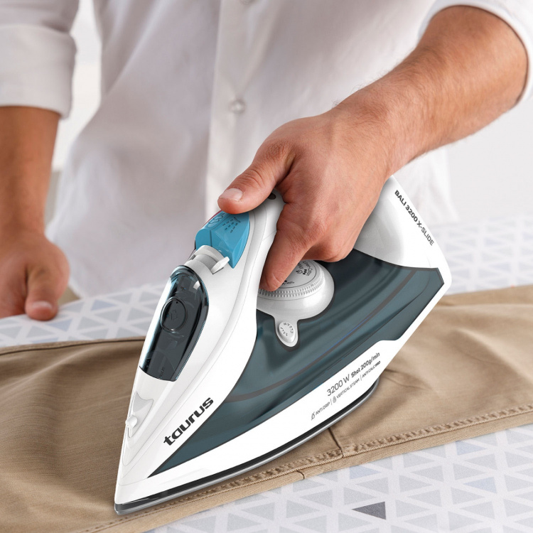 Taurus Steam Iron Bali 3200 X-Slide