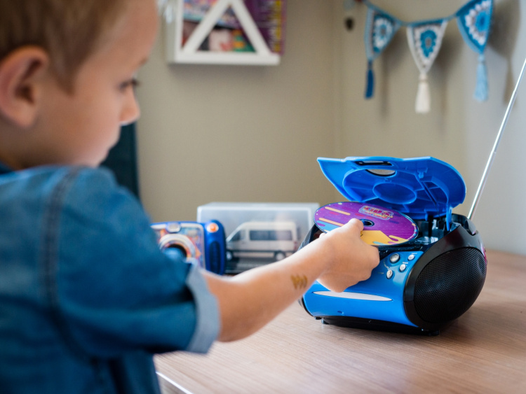 Lenco Portable stereo FM radio with CD player Blue / Black Lenco Portable stereo FM radio with CD player Blue / Black