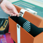 Lenco Carrying suitcase for max. 30 records Brown / White Lenco Carrying suitcase for max. 30 records Brown / White