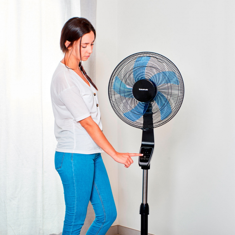 Taurus Fan Boreal 16cr Digital Pedistal Black 40cm